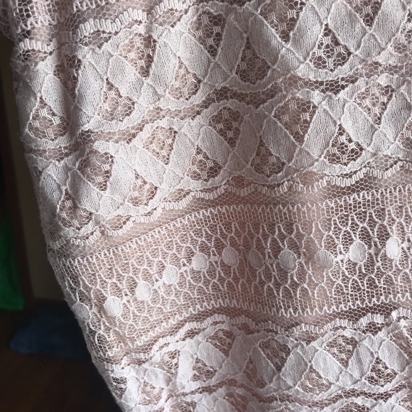 🌸 Light blush /tan colored halter top, Size XS - Picture 3 of 7